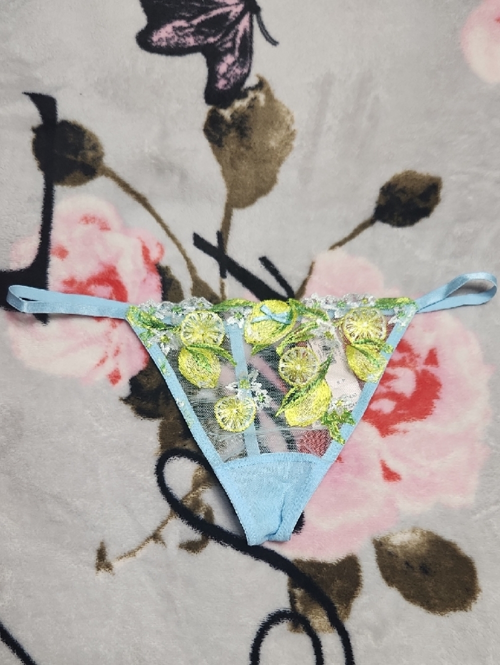 Victorias Secret Bundle Of 4 VSTRINGS - Picture 5 of 7